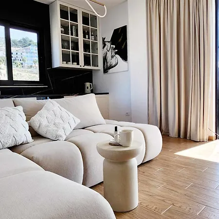 Apartment With Sea View