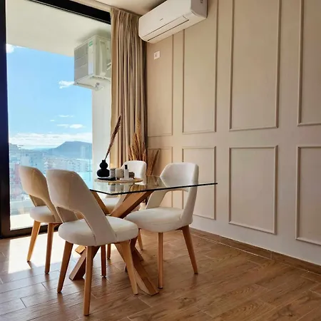 Apartment With Sea View *